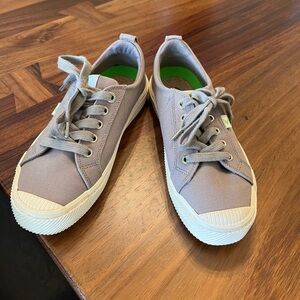 Cariuma OCA Low Mystic Grey Canvas Sneakers, Women’s Size 8, Men’s Size 6.5